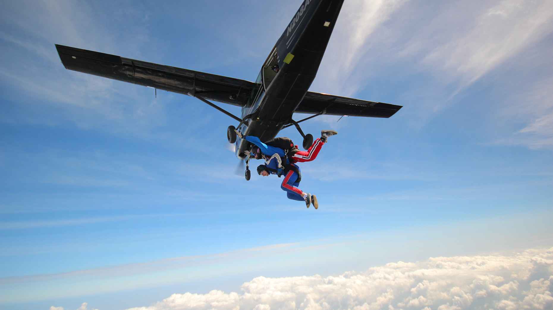 IT & Web Developer Gordon Dewison, as he hurtles towards the ground at 120 mph