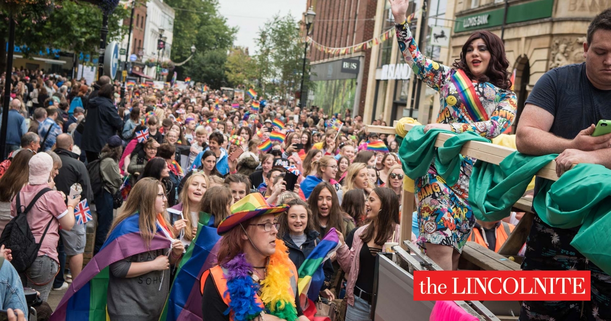 Rainbow flags galore as crowds gather for Lincoln Pride 2017