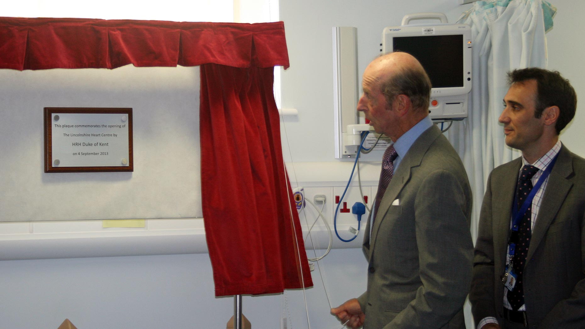 HRH The Duke of Kent unveiling the plaque next to Clinical Lead for the Lincolnshire Heart Centre Dr David O’Brien. Photo: ULHT