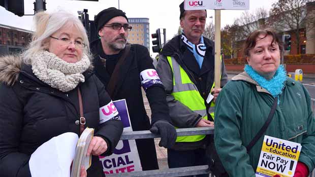 University of Lincoln union members took part in a second strike over pay. Photo: Steve Smailes for The Lincolnite
