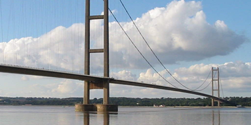 Humber Bridge closed to high sided vehicles due to strong winds