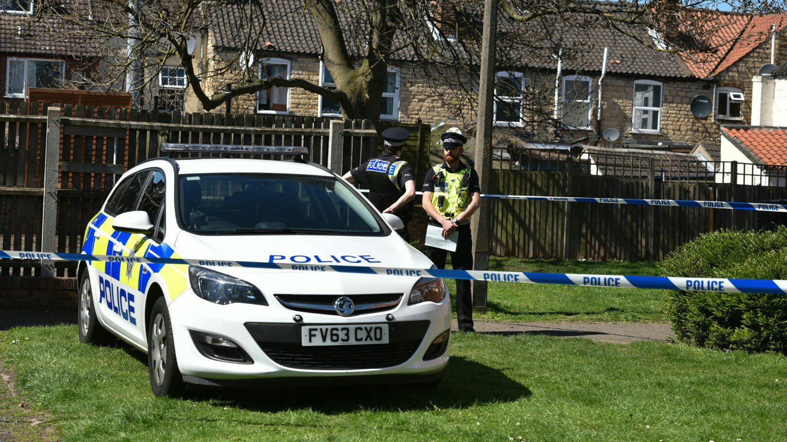 Police are guarding the scene of the Walnut Place fatal stabbing in Lincoln. Photo: Steve Smailes for The Lincolnite