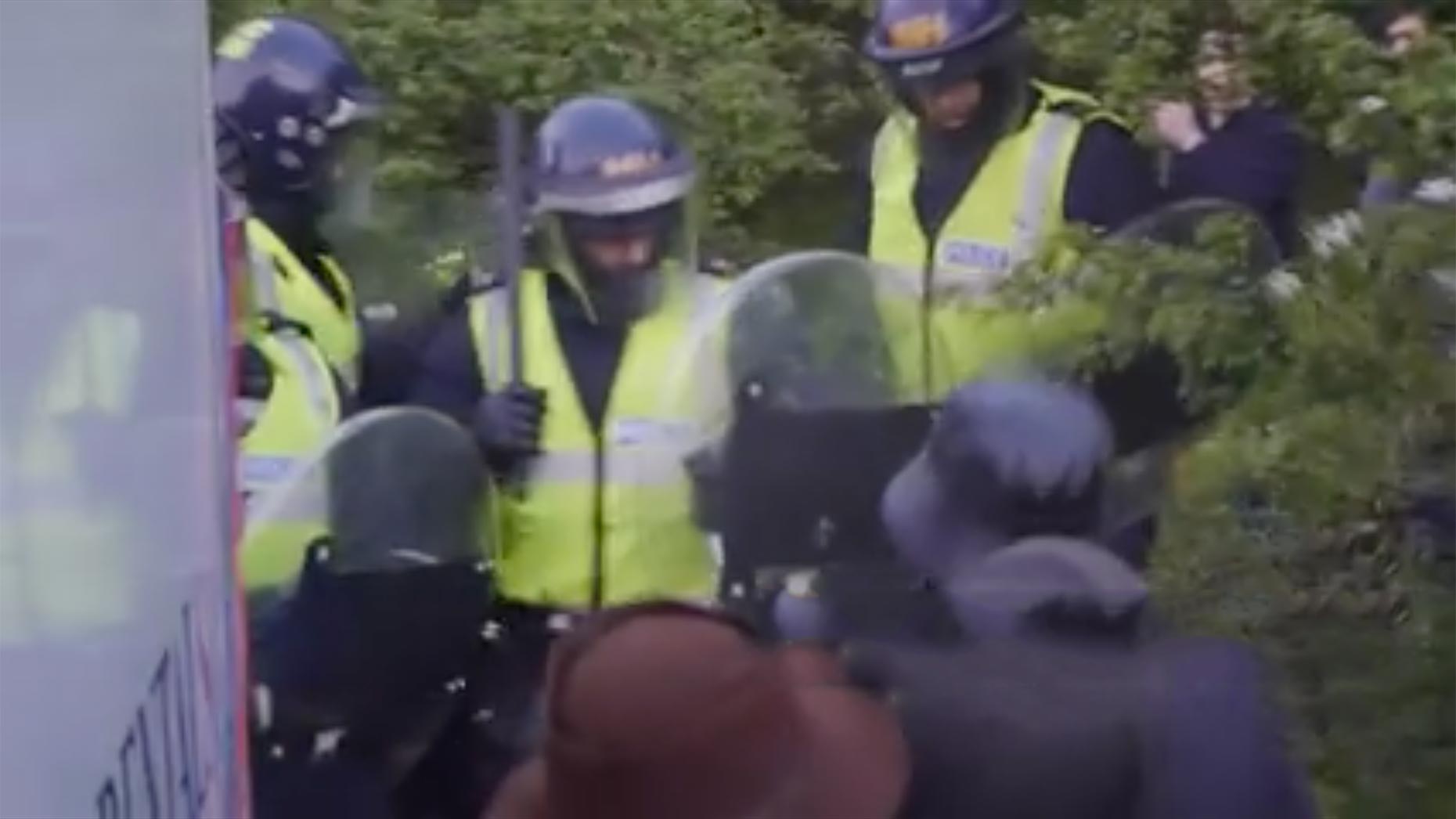 During the next day dozens of police officers are seen arriving on site in riot gear and vans slowly moving in. Screenshot: Chris Shaw