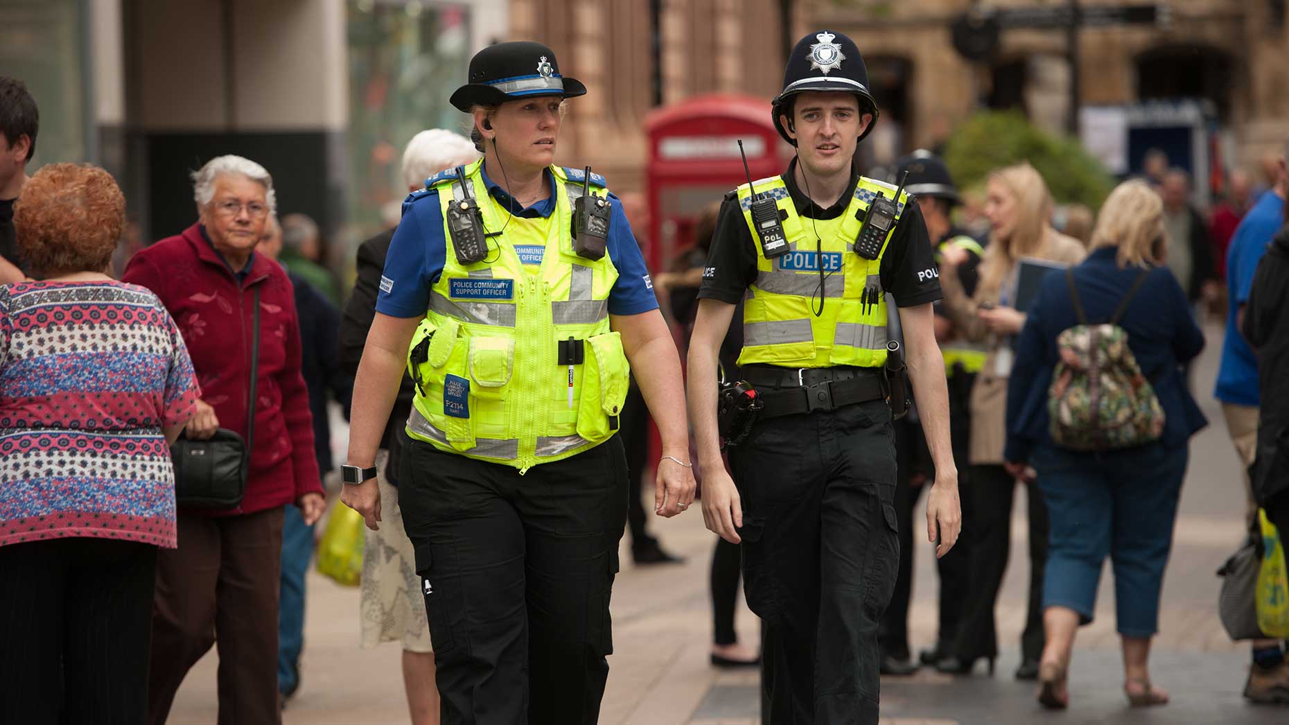 Number of Lincolnshire Police neighbourhood officers and PCSOs plummets ...