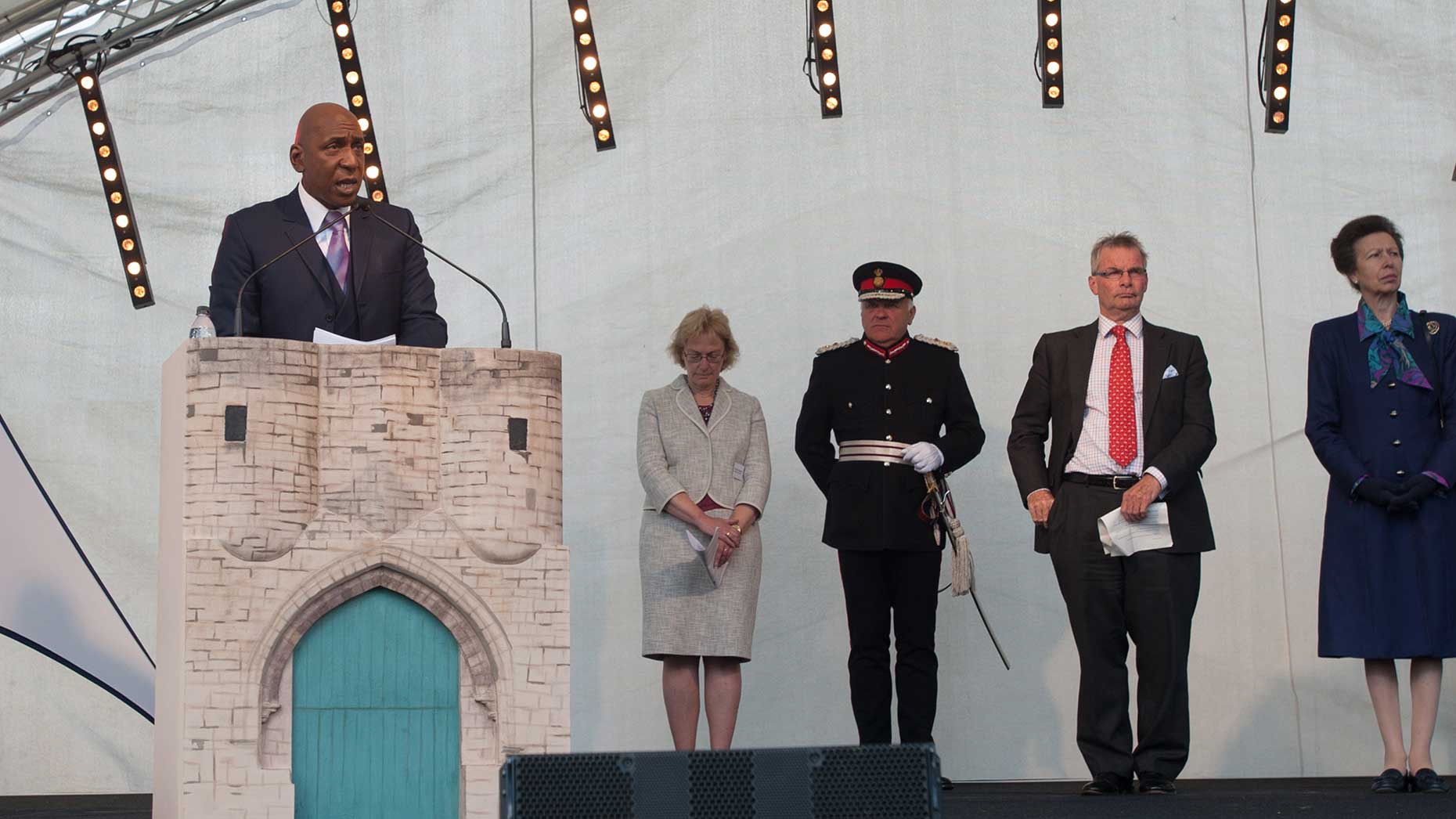 Lincolnshire actor Colin McFarlane introduced guests before the plaque was released. 