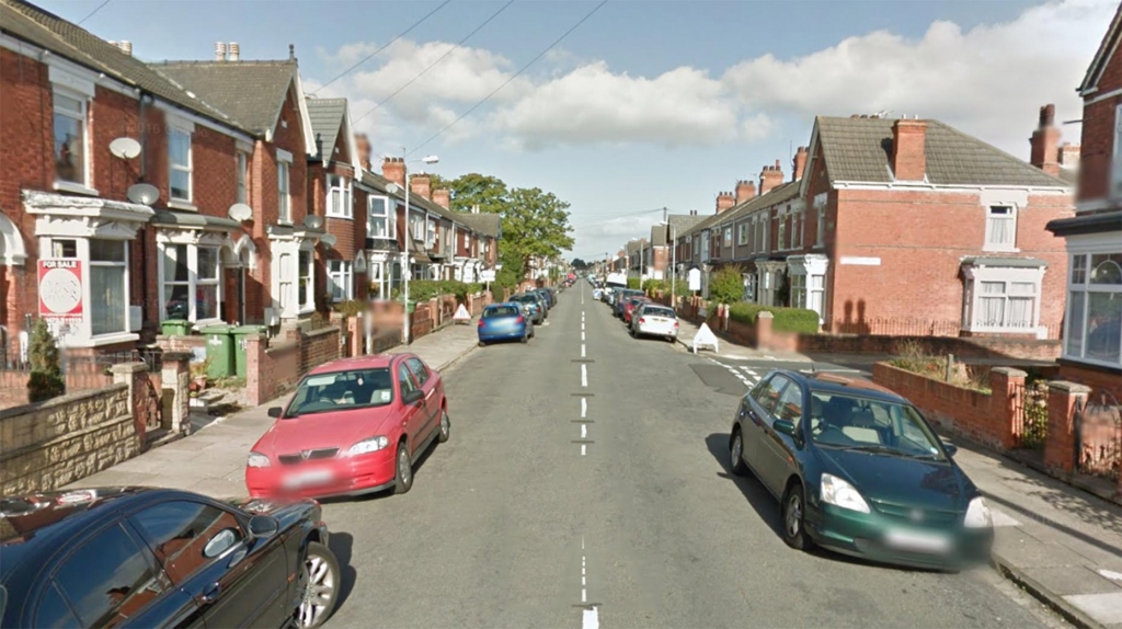 Renewed appeal after woman's pockets raided in the street in Grimsby