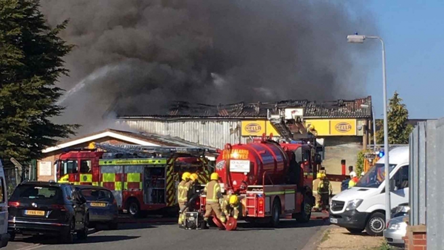 Video: Crews called to serious commercial fire in Pinchbeck