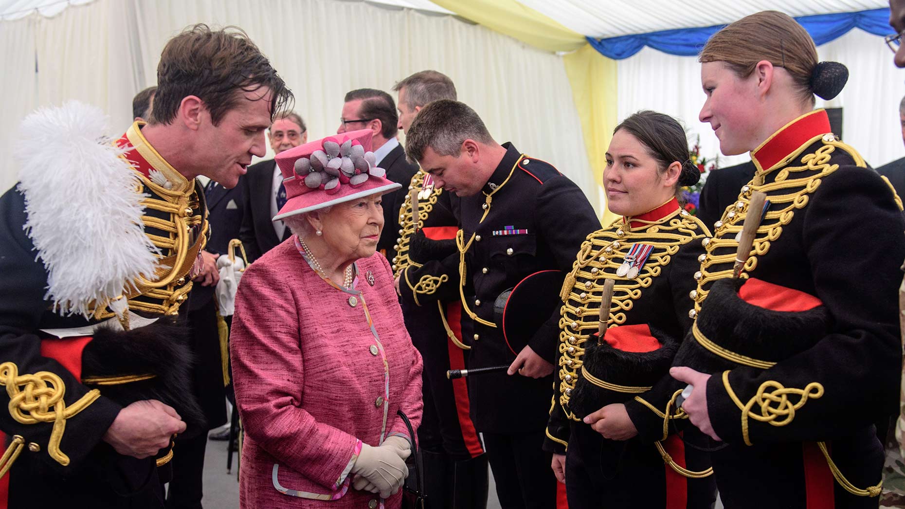 queen visits lincoln