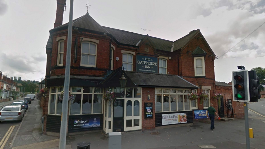 Man attacked and left with facial injury outside Lincoln pub