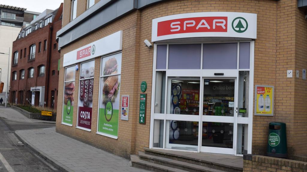 Youths arrested after armed robbery at Lincoln Spar