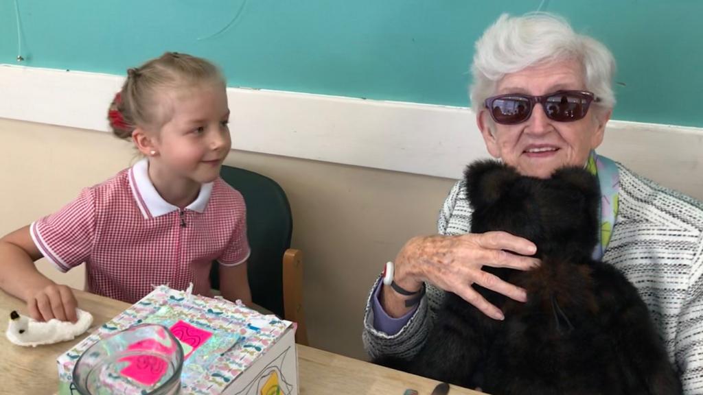 school-kids-give-special-presents-to-elderly-pen-pals