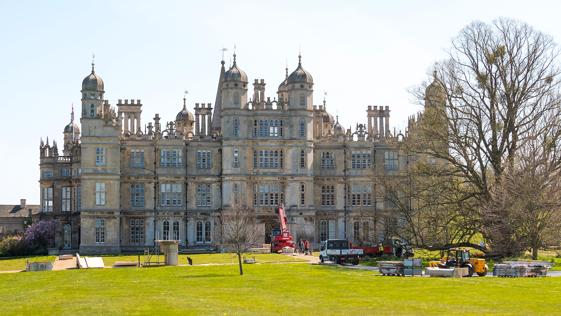 The Flash Film Crews Turn Burghley House Into Superhero S Playground