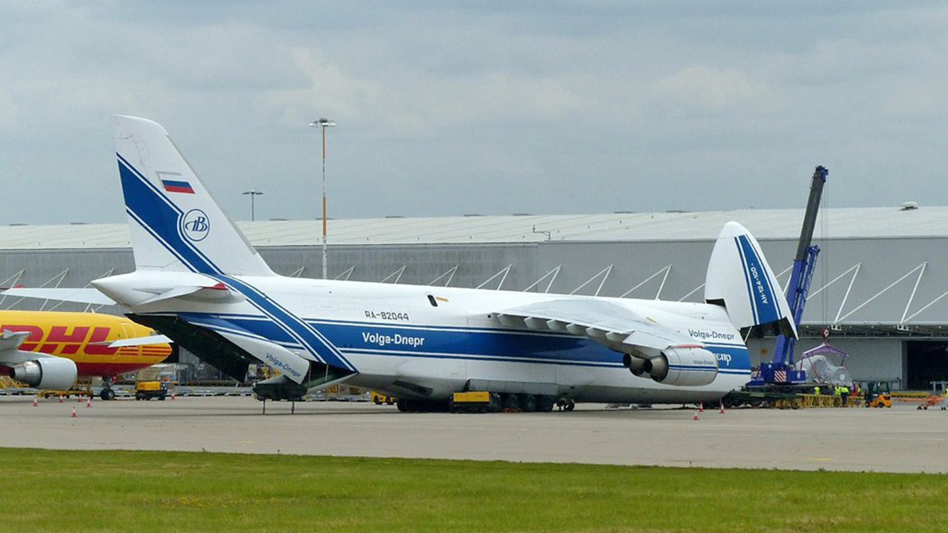 East Midlands Airport closed as plane undercarriage collapses