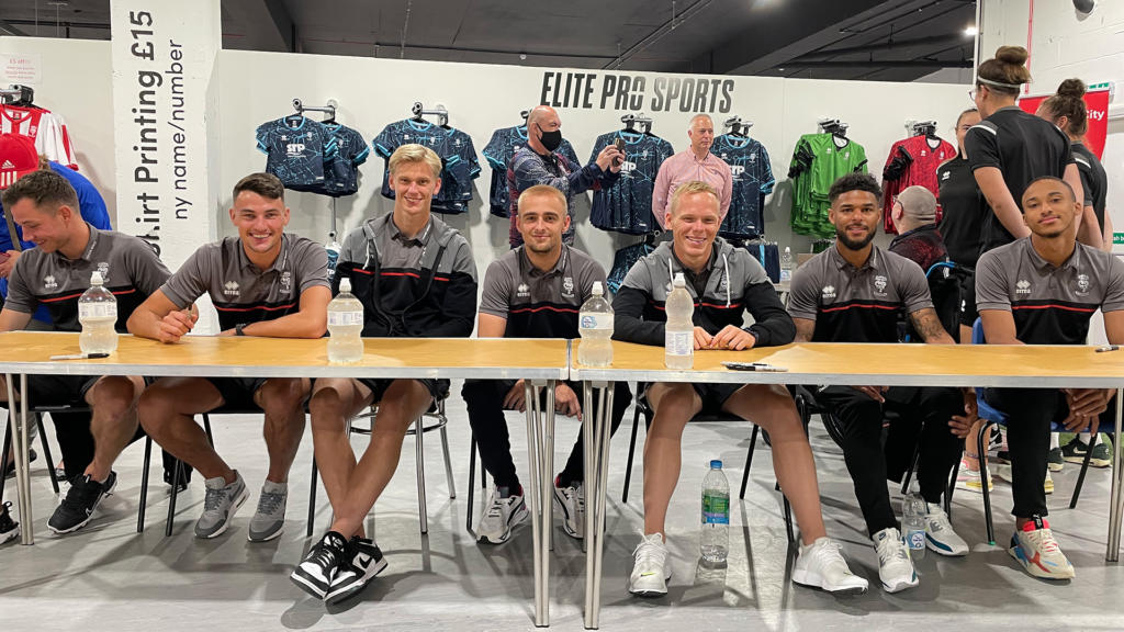 Hundreds flock to Lincoln City players' meet and greet