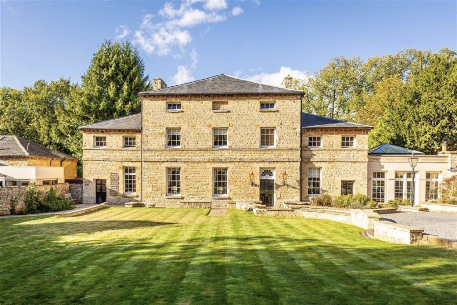 Restored 18th century Lincoln home on market for over 1m