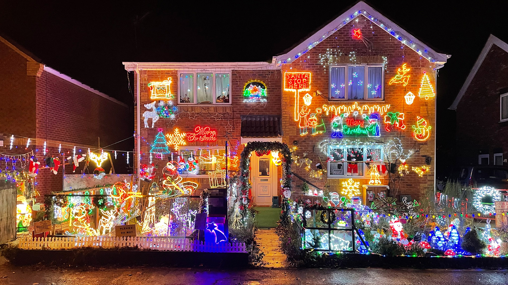 beautiful christmas lights on houses near me