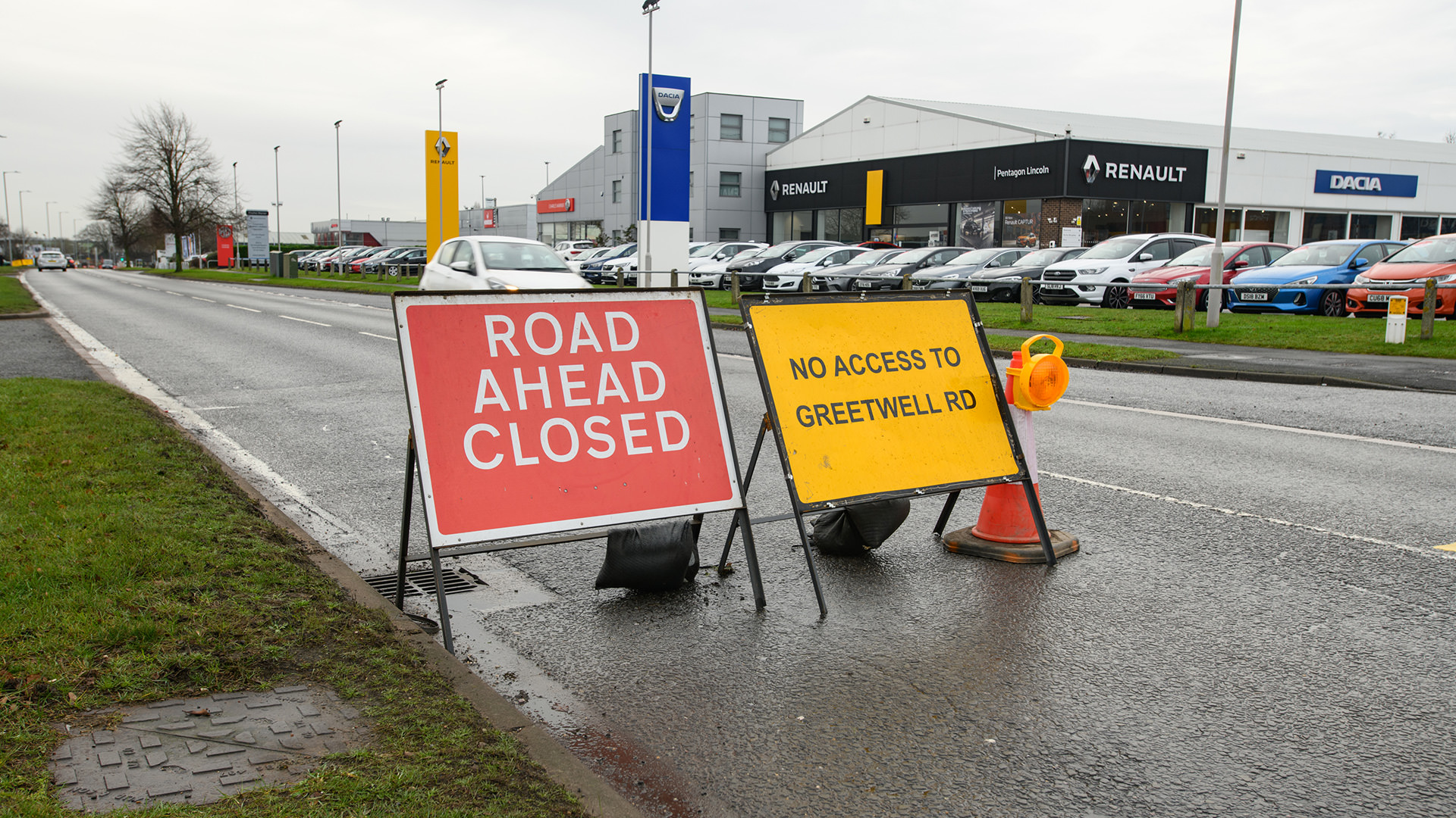 Full road closure on Outer Circle Road after motorists disobey signage