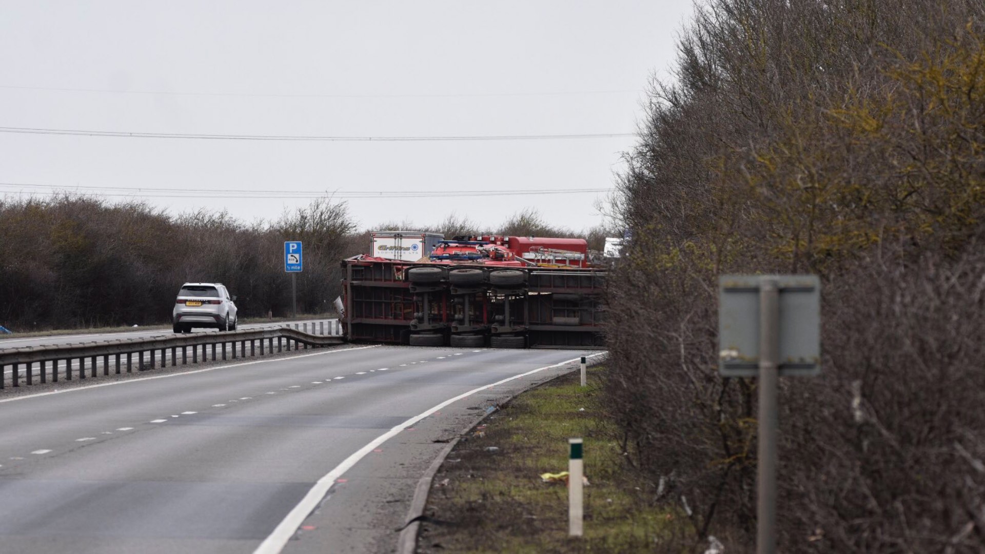 Long queues as A1 southbound remains blocked by overturned lorry